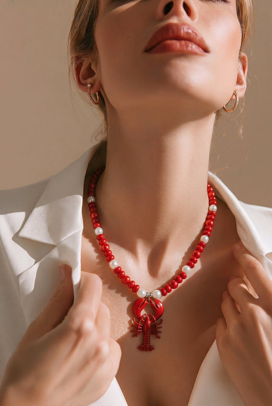 Collar Cuencas Rojas y Blancas Dije Langosta Roja