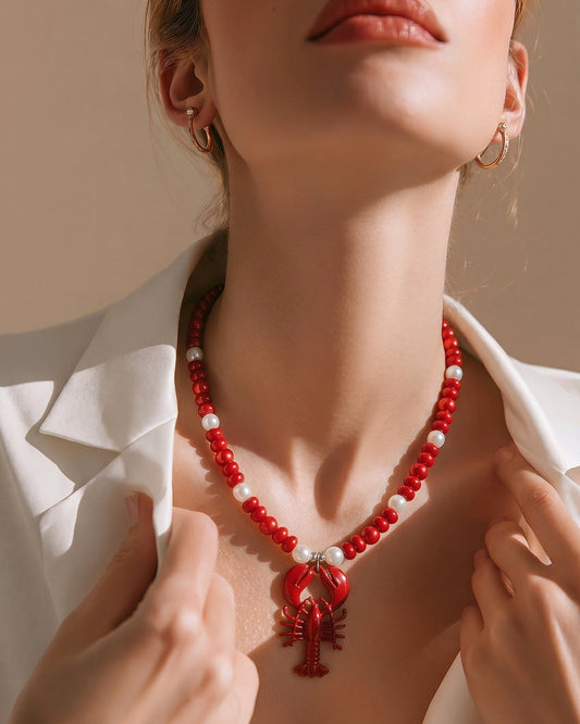 Collar Cuencas Rojas y Blancas Dije Langosta Roja