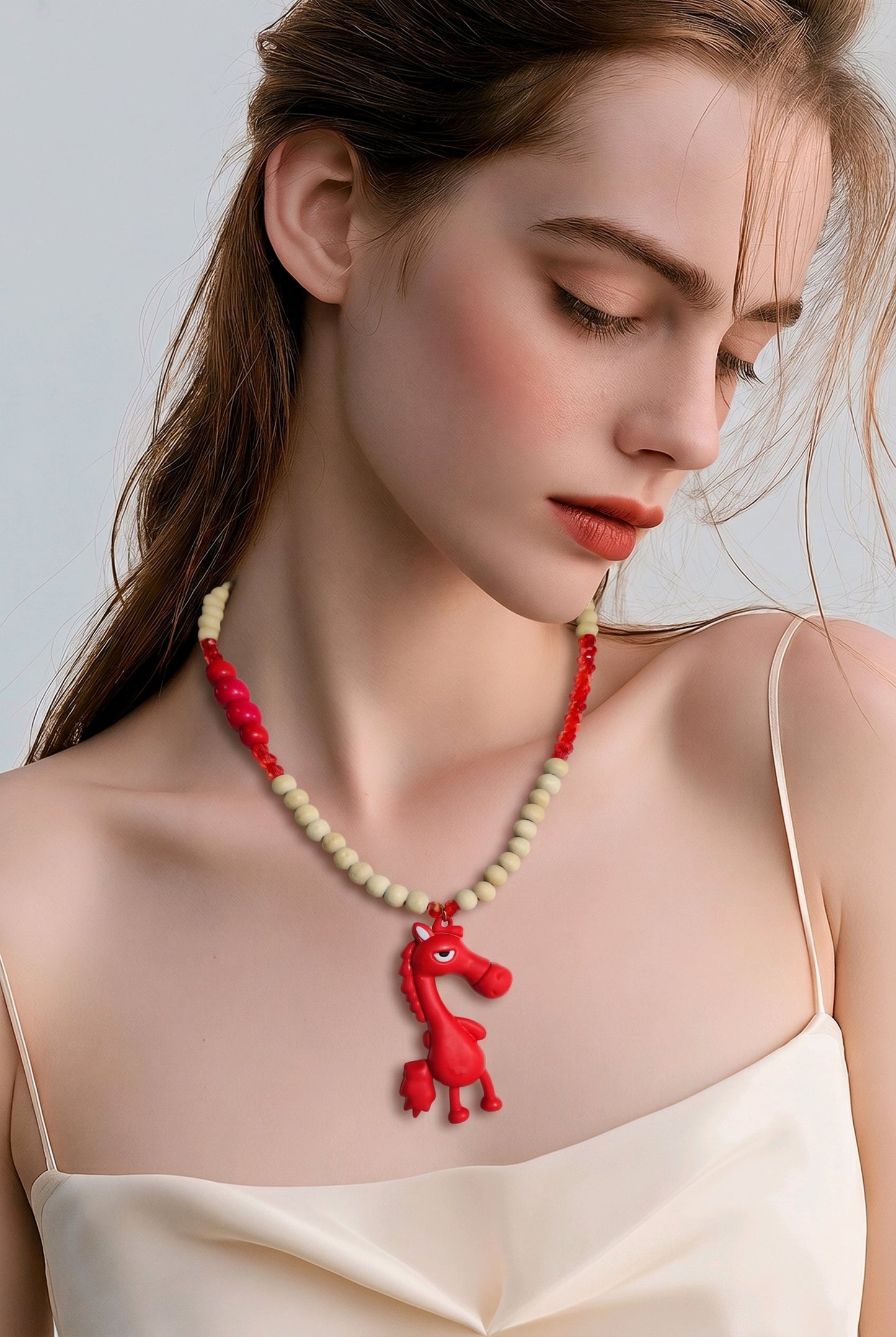 Collar Cuencas Madera Resina Dije Caballo Rojo