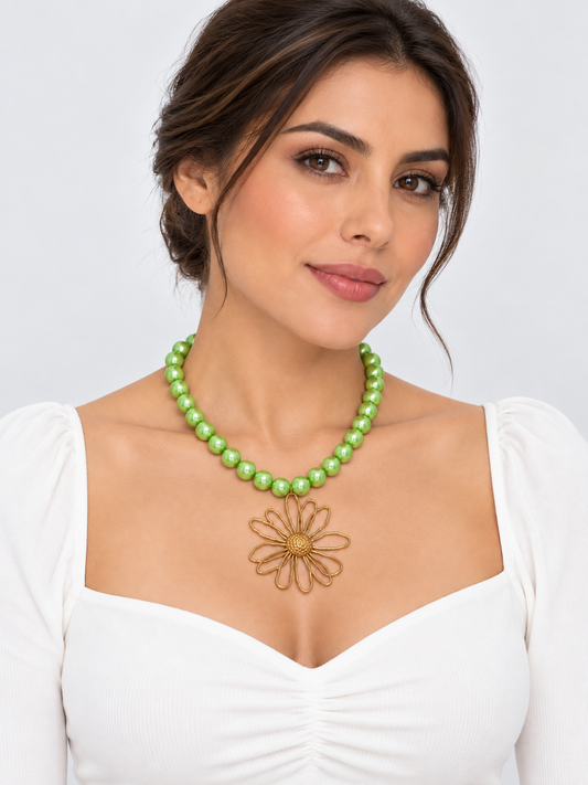 Collar Cuencas Verdes Dije Margarita Dorada
