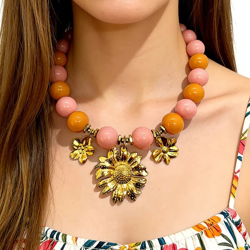 Collar Cuencas Rosadas y Café Dije Margarita y Flores