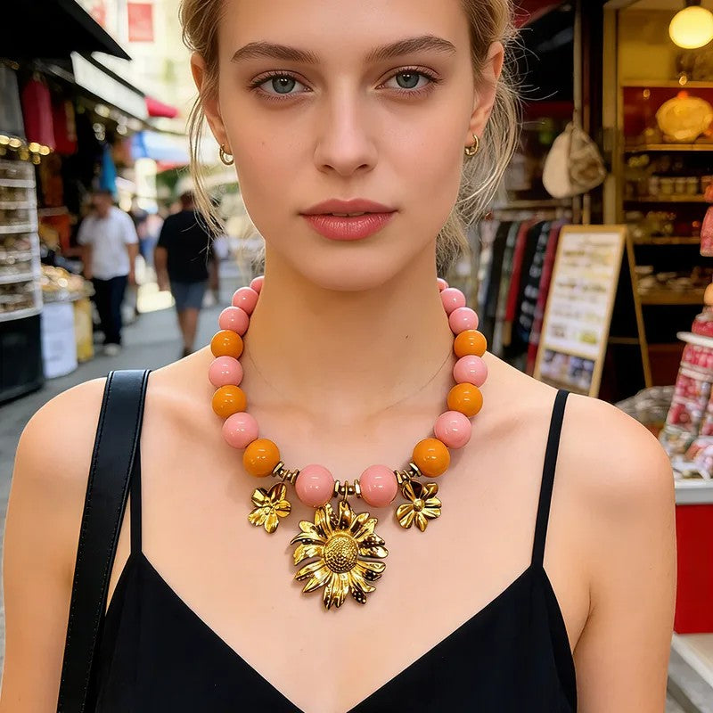 Collar Cuencas Rosadas y Café Dije Margarita y Flores