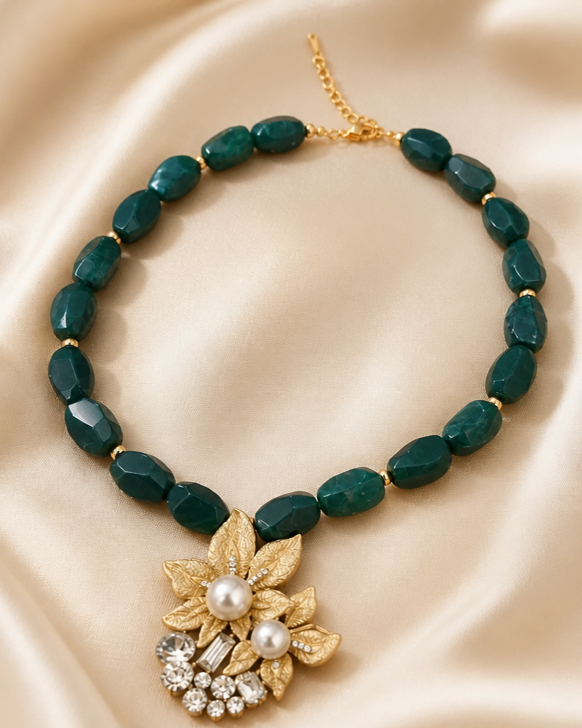 Collar Cuencas Piedras Verdes Dije Flores Doradas