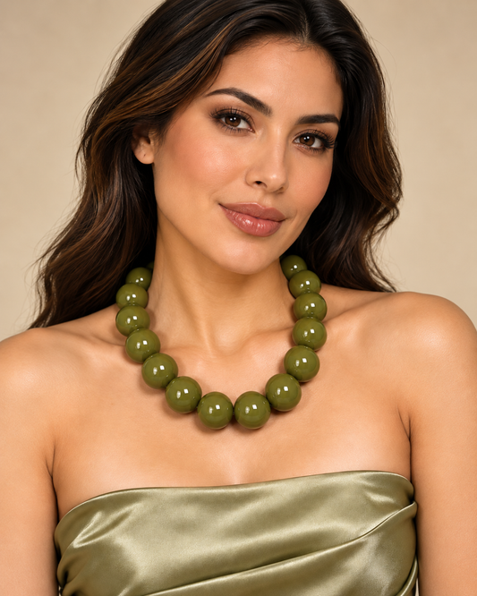 Collar Cuencas Resinas Color Verde Oliva 24mm