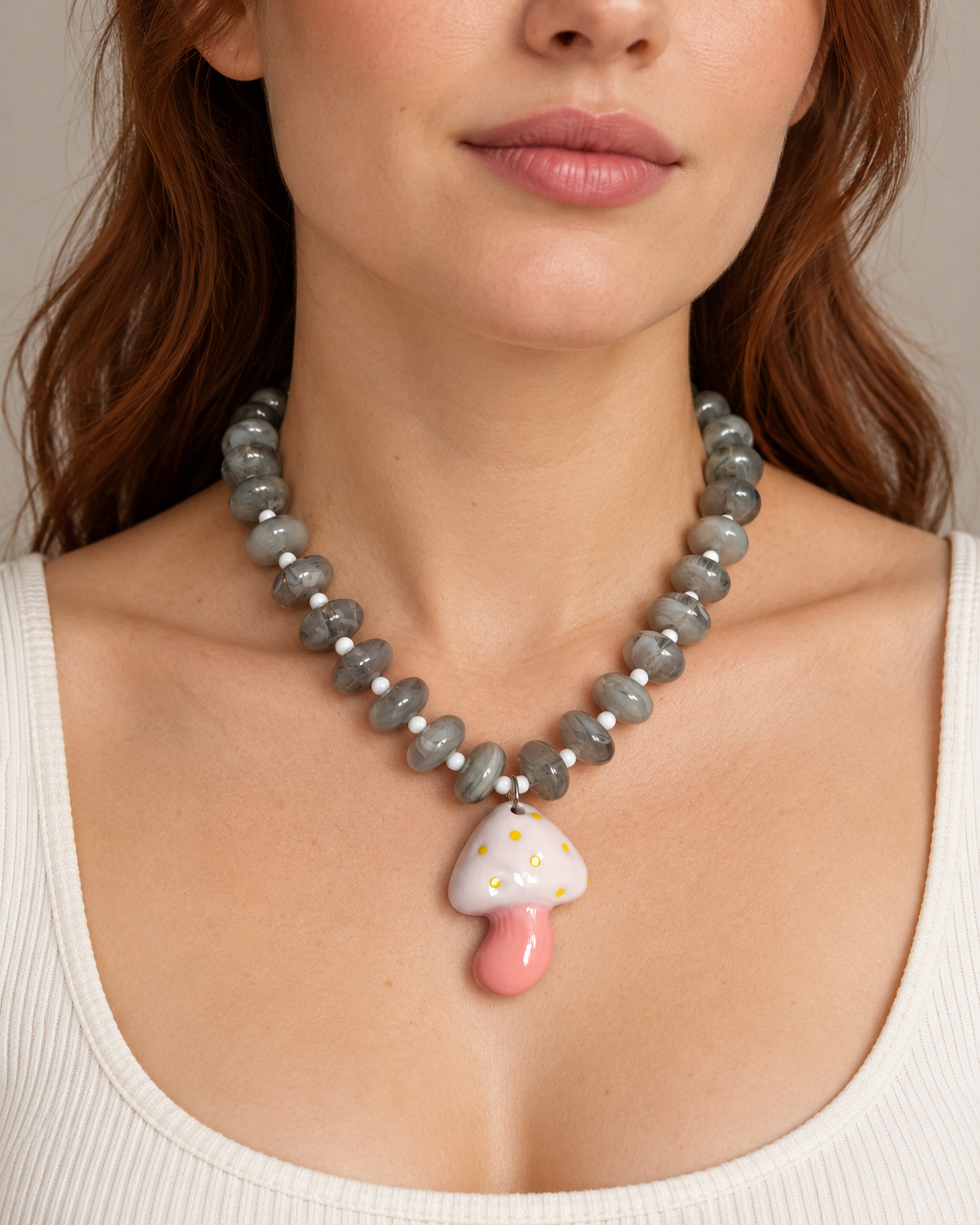 Collar Cuencas Donas Grises Dije Hongo Blanco Rosa