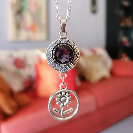 Dije de Amatista en Cabujón Oval Brillante