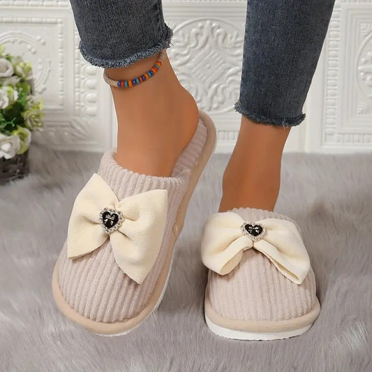 Pantufla Beige Moño con Dije Corazón