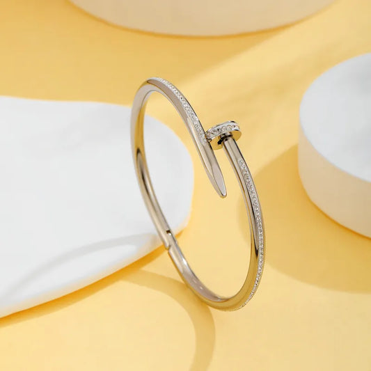 Pulsera Tipo Clavo con Circón Color Plata