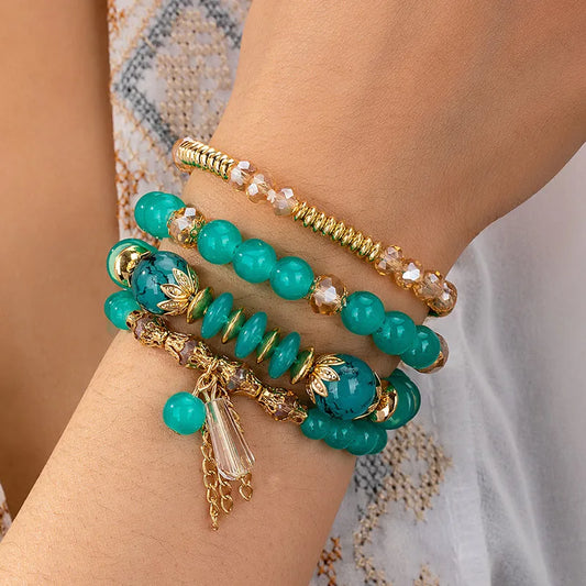 Pulsera Cuencas Verdes y Acabados Dorados