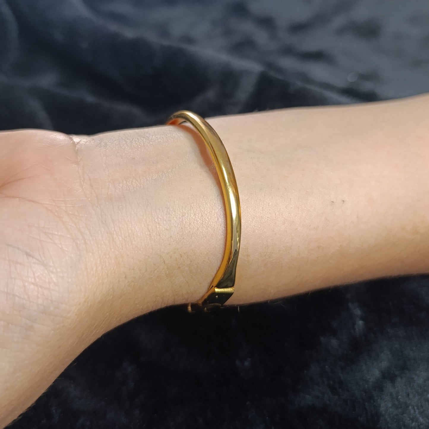 Pulsera Dorada Tipo Tifany con Hebilla Diamantes Blancos