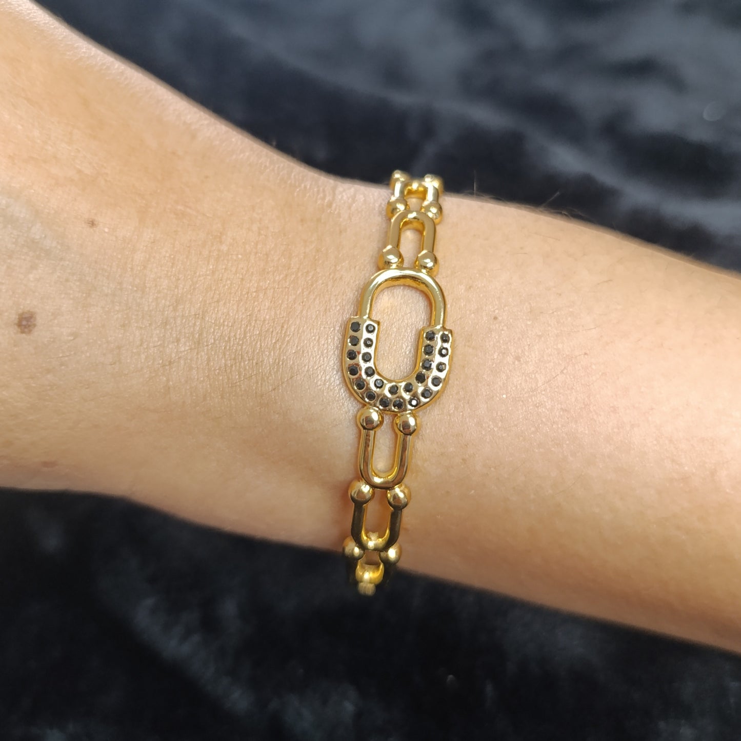 Pulsera Dorada Tipo Tifany con Hebilla Diamantes Negros