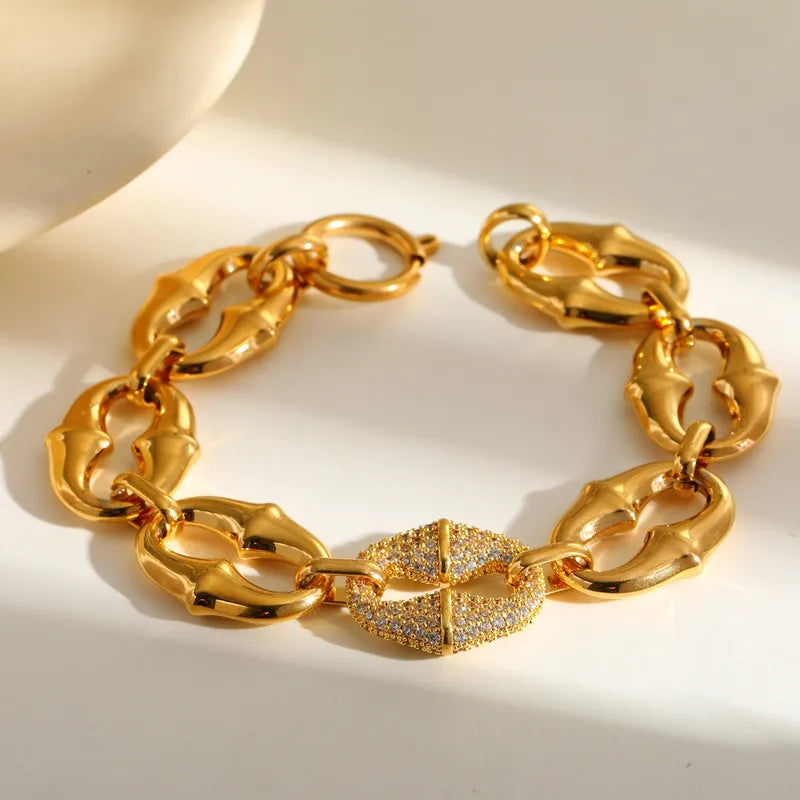 Pulsera Dorada y Circón Geométrica Labios