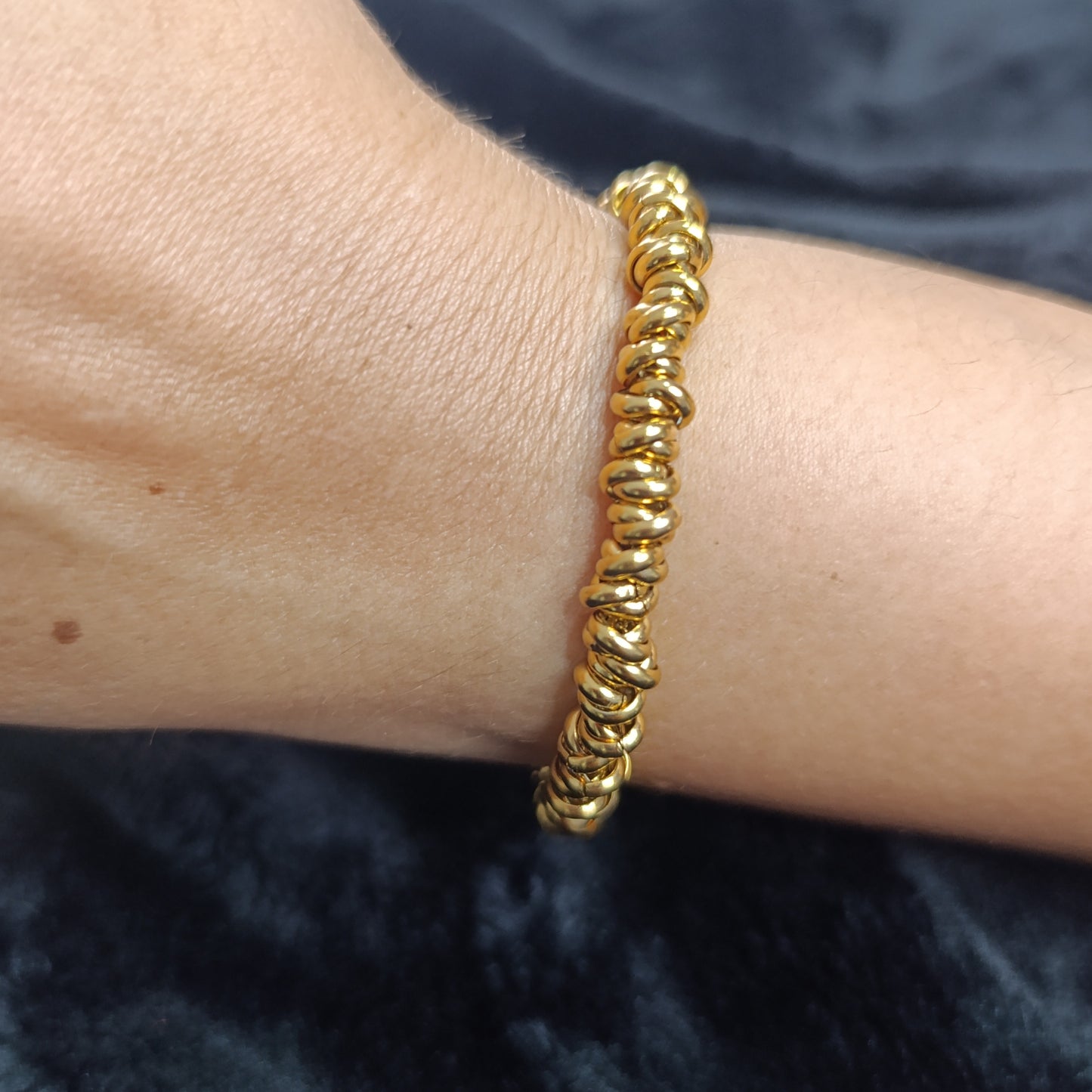 Pulsera Dorada Geométrica Cuencas Doradas