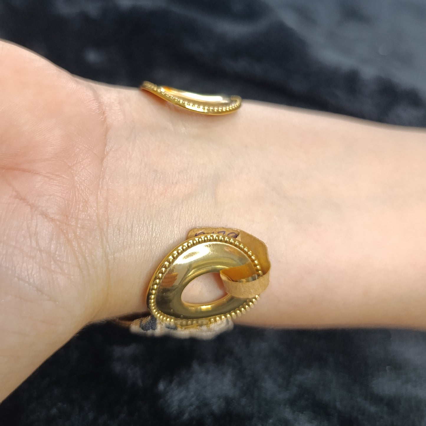 Pulsera Dorada y Tela Animal Print Circular