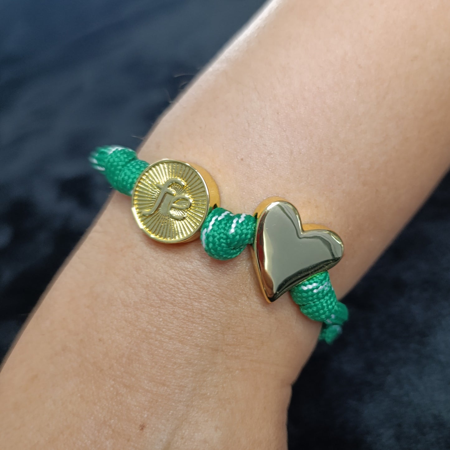 Pulsera Cordón Verde Dijes Corazón y Fé