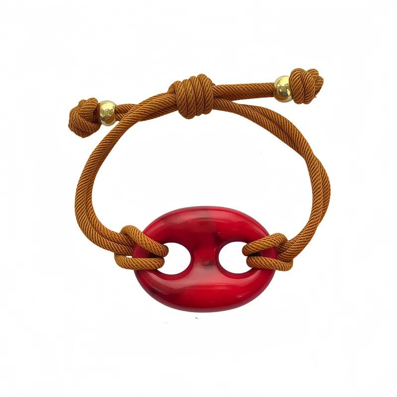 Pulsera Cordón Café y Trompa Cochino Roja
