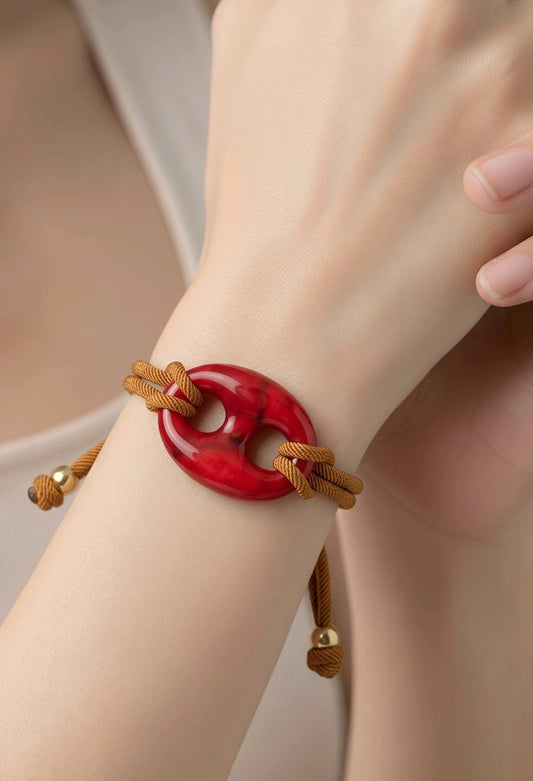 Pulsera Cordón Café y Trompa Cochino Roja