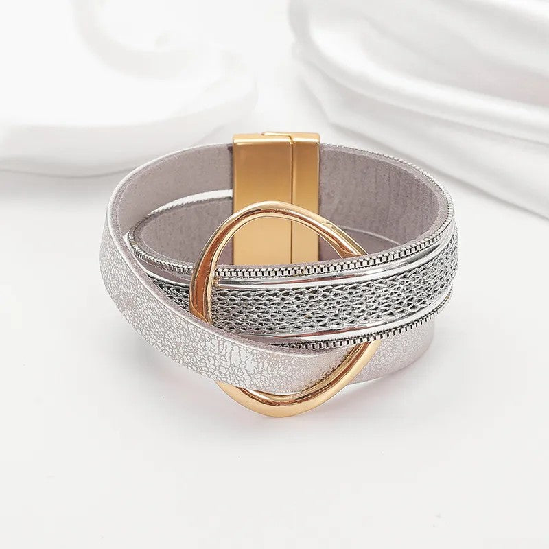 Pulsera Piel Sintética Plateada Aro Dorado