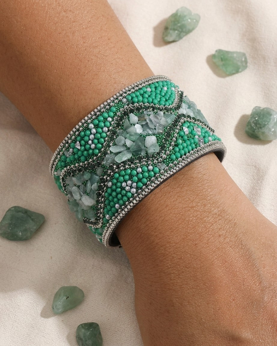 Pulsera Piel Sintética Chaquiras y Piedras Verdes