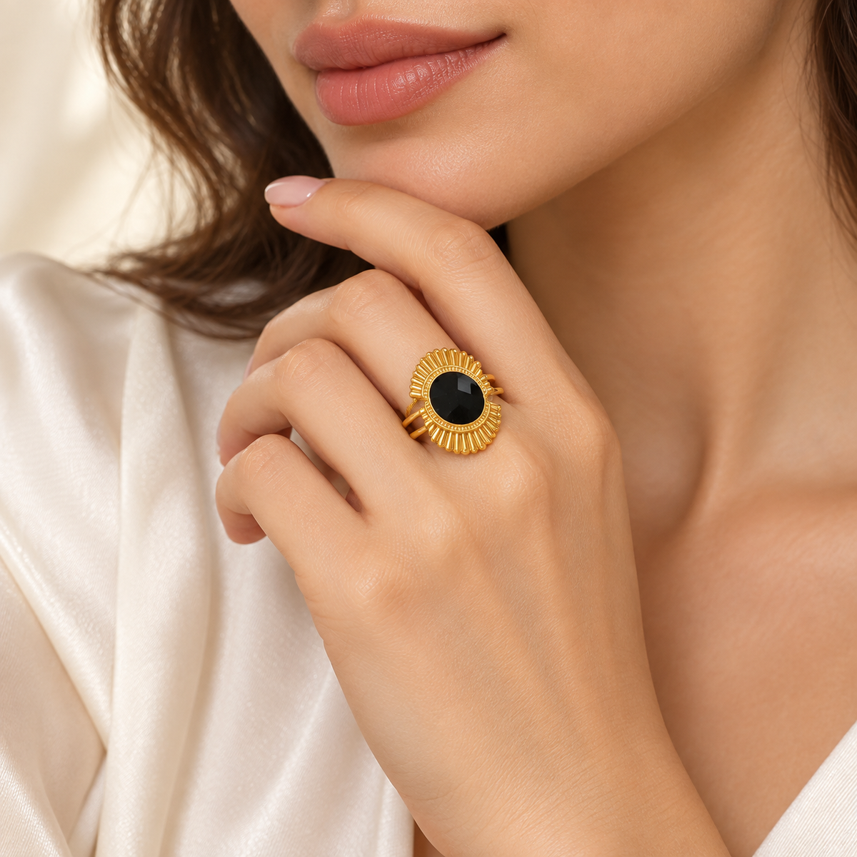 Anillo Dorado Ronda Resina Negra - Ajustable